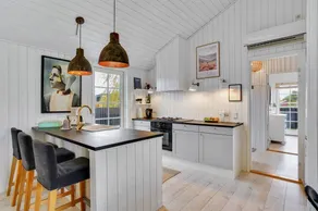Fully equipped charming house with BBQ, terrace & garden - Image 4