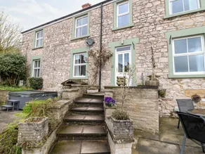 Family-friendly beautiful cottage with barbecue, garden & jacuzzi | Pet-friendly - Image 2