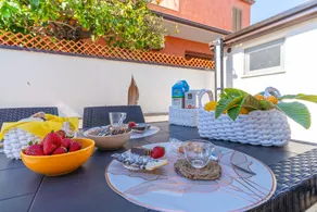 Family-friendly pleasant apartment with BBQ & terrace | Garden view | Beach nearby - Image 2