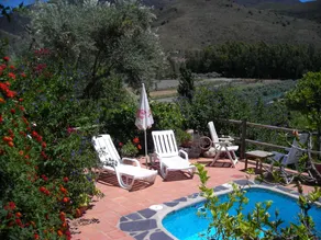 Holiday home with garden & pool - Image 4