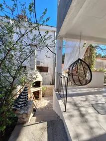 Flat with terrace - Image 2