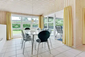 Fully equipped nice holiday home with terrace & sauna - Image 5