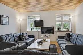 Child-friendly ample holiday apartment with sauna, terrace & hot tub - Image 5