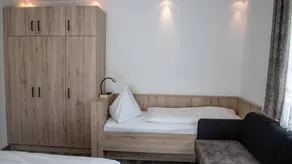 Mehrbettzimmer für 3 Personen in Gosau - Image 4
