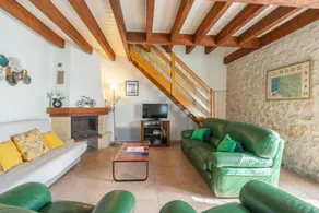Atractiva casa rural apropiada para familias con barbacoa, jardín y piscina | Ideal para teletrabajar - Image 3