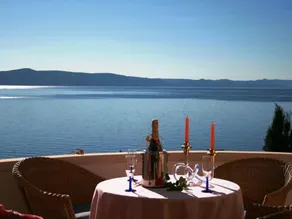Child-friendly beautiful holiday apartment with terrace, garden & BBQ | Close to the beach - Image 3