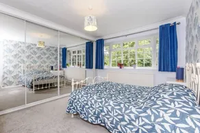 Family-friendly spacious holiday home with garden - Image 4