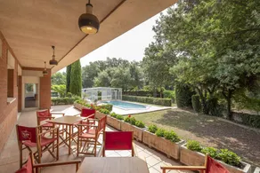 House with terrace, pool & garden - Image 2