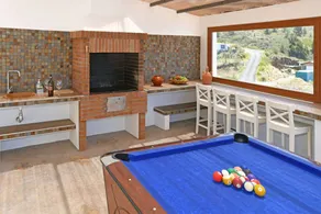 Fully equipped chalet with hot tub, barbeque & garden - Image 5