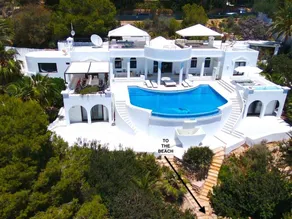 Luxury Villa 4 min from Beach with Heated Pool and Sky Lounge - Image 4