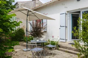 Ferienhaus mit Grill, Terrasse und Pool | Gartenblick - Image 2