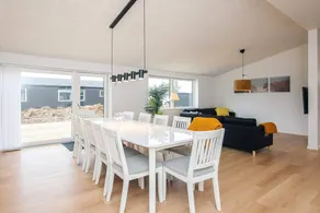 House with sauna, terrace & garden - Image 5