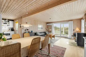 Holiday home with barbecue & terrace - Image 4