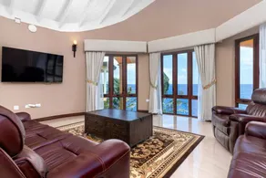 Breathtaking Oceanfront Luxe Villa in Tower Isle, Jacuzzi, Pool, Fully Staffed - Image 3