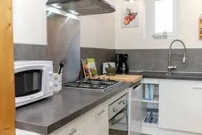Holiday home with garden & barbecue | Garden view - Image 4