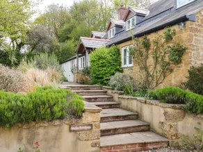 Cottage with terrace, garden & barbecue - Image 2
