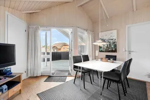 House with terrace, sauna & hot tub - Image 3
