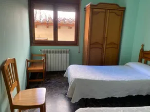Private room with fast internet | City view | Pets allowed - Image 4