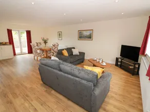 Children-friendly lovely cottage with garden - Image 3