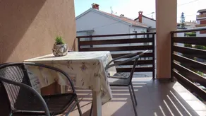 Holiday apartment with garden - Image 3