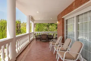 Villa con piscina, griglia e giardino | Vista sul giardino - Image 3