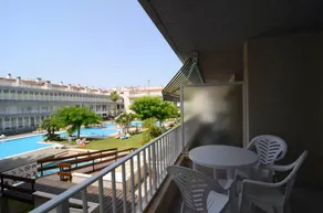 Apartment with garden, terrace & pool - Image 3