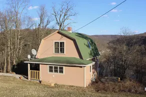 Holiday home with garden & terrace - Image 2
