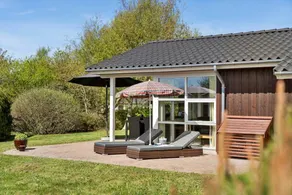 Fully equipped nice holiday home with sauna, hot tub & BBQ - Image 2