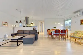 Holiday home with terrace & barbeque - Image 2