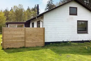 Holiday home with garden - Image 5