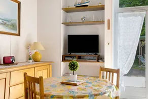 Maison avec jardin, terrasse et barbecue | Vue jardin - Image 4