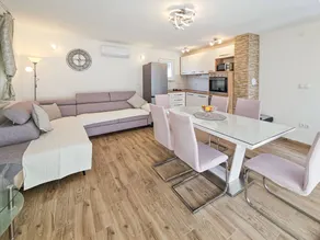 Voll ausgestattetes Ferienhaus mit privatem Pool, Terrasse und Grill - Image 5