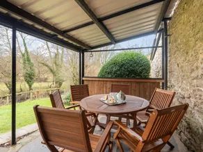 Cottage with barbecue & garden | Water view - Image 2