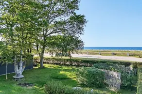 Holiday home with barbecue & terrace | Sea view - Image 2