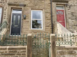 Cottage with garden - Image 2