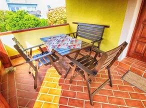 Flat with garden, terrace & barbeque - Image 2