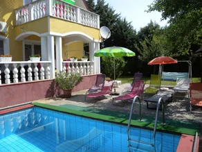 Ferienhaus mit Garten, Terrasse und Pool - Image 3