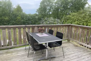 Maison avec terrasse et jardin - Image 2