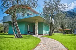 Villa with garden, barbecue & hot tub | Garden view - Image 4