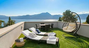 Holiday home with terrace, barbeque & hot tub | Lake view | Perfect for remote work - Image 2