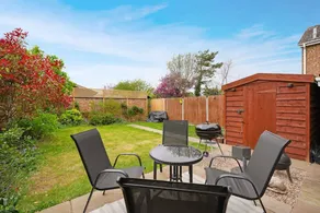 Stylish Home with Private Garden and BBQ - Image 4