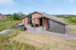 House with terrace & hot tub - Image 4