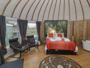 Charming cottage with garden, hot tub & sauna | Pets are welcome - Image 4