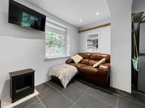 Children-friendly lovely cottage with terrace & garden | River view | Pets allowed - Image 2