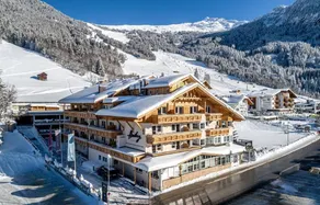 Family-friendly holiday apartment with pool, terrace & hot tub | Close to the ski | Dogs allowed - Image 4