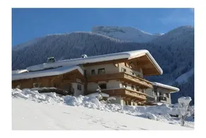 Holiday home with garden & terrace - Image 4