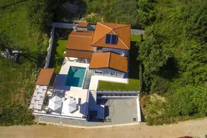Charming villa with hot tub, private pool & garden - Image 4