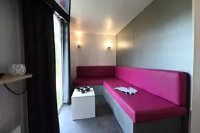 Mobile home with heated pool - Image 3