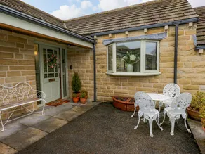 Cottage with garden - Image 2
