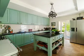 Familienfreundliches großzügiges Ferienhaus mit privatem Pool, Terrasse und Garten | Seeblick | Strand in der Nähe | Ideal für Homeoffice | Haustiere sind willkommen - Image 5